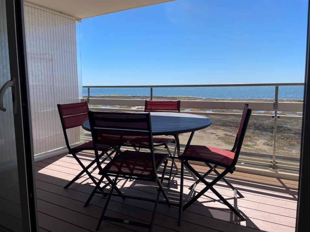 Large Studio Direct Access To The Beach Порнише Екстериор снимка